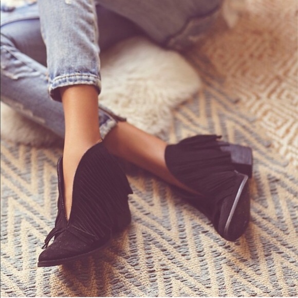 NIB Black Distressed Fringe Top Split Boho Bootie - Picture 2 of 8